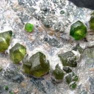 Demantiode garnet – Val Malenco, Italy