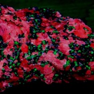 Willemite, calcite, franklinite – Franklin, NJ, USA